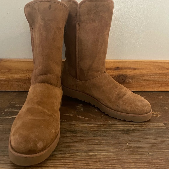 UGGS size 7.5 - Picture 1 of 5